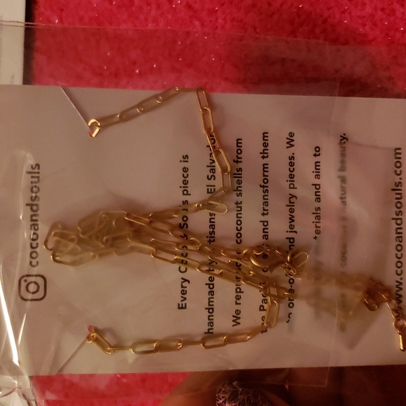 Raindrop coconut shell pendant necklace - Picture 3 of 4